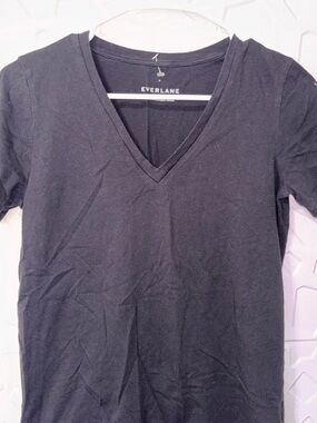 Everlane Black Crewneck Tee with Subtle Logo
